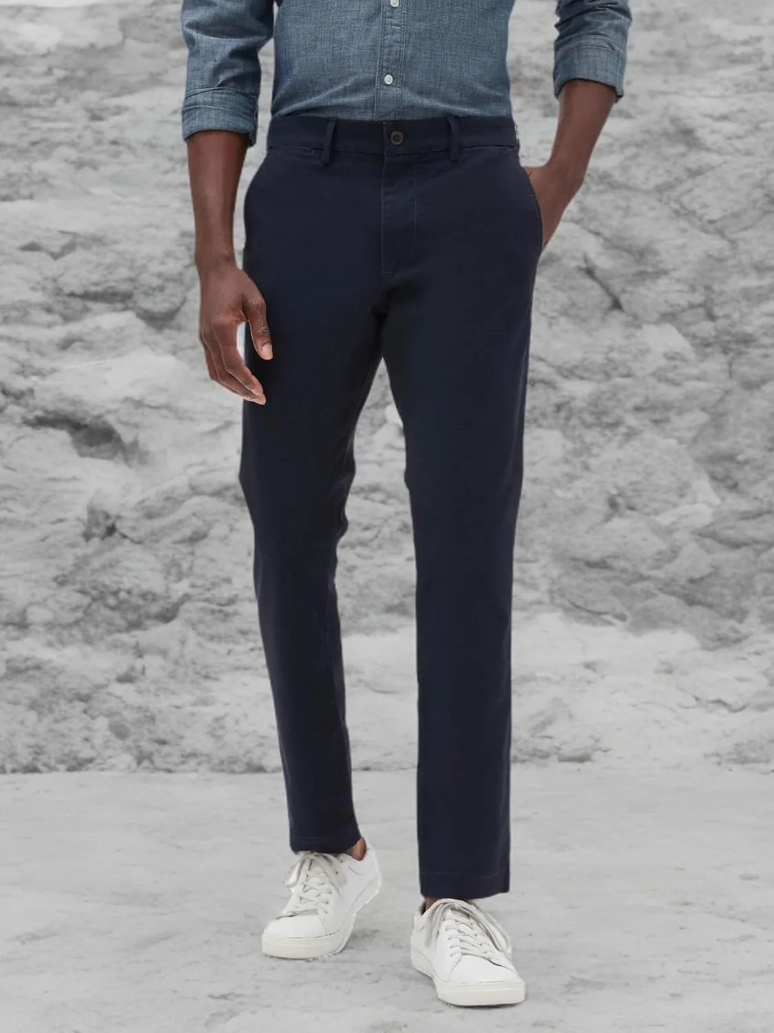 GAP Men's Essential Skinny Fit Khaki Chino Pants
