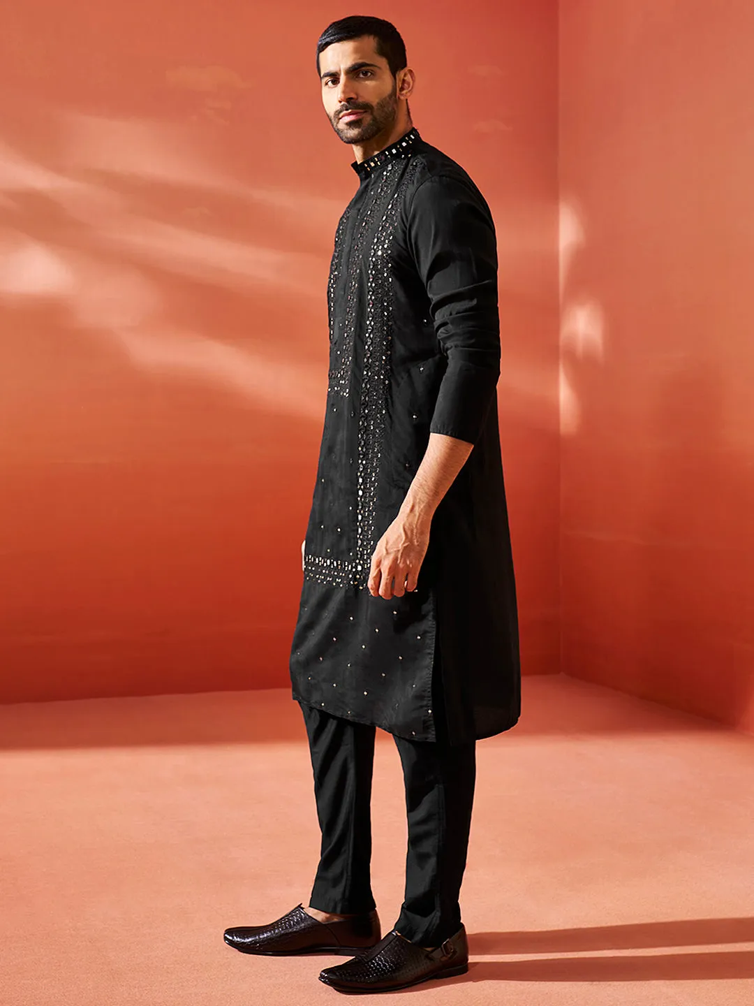 Jashvi Men's Black Silk Blend Kurta And Pyjama Set.