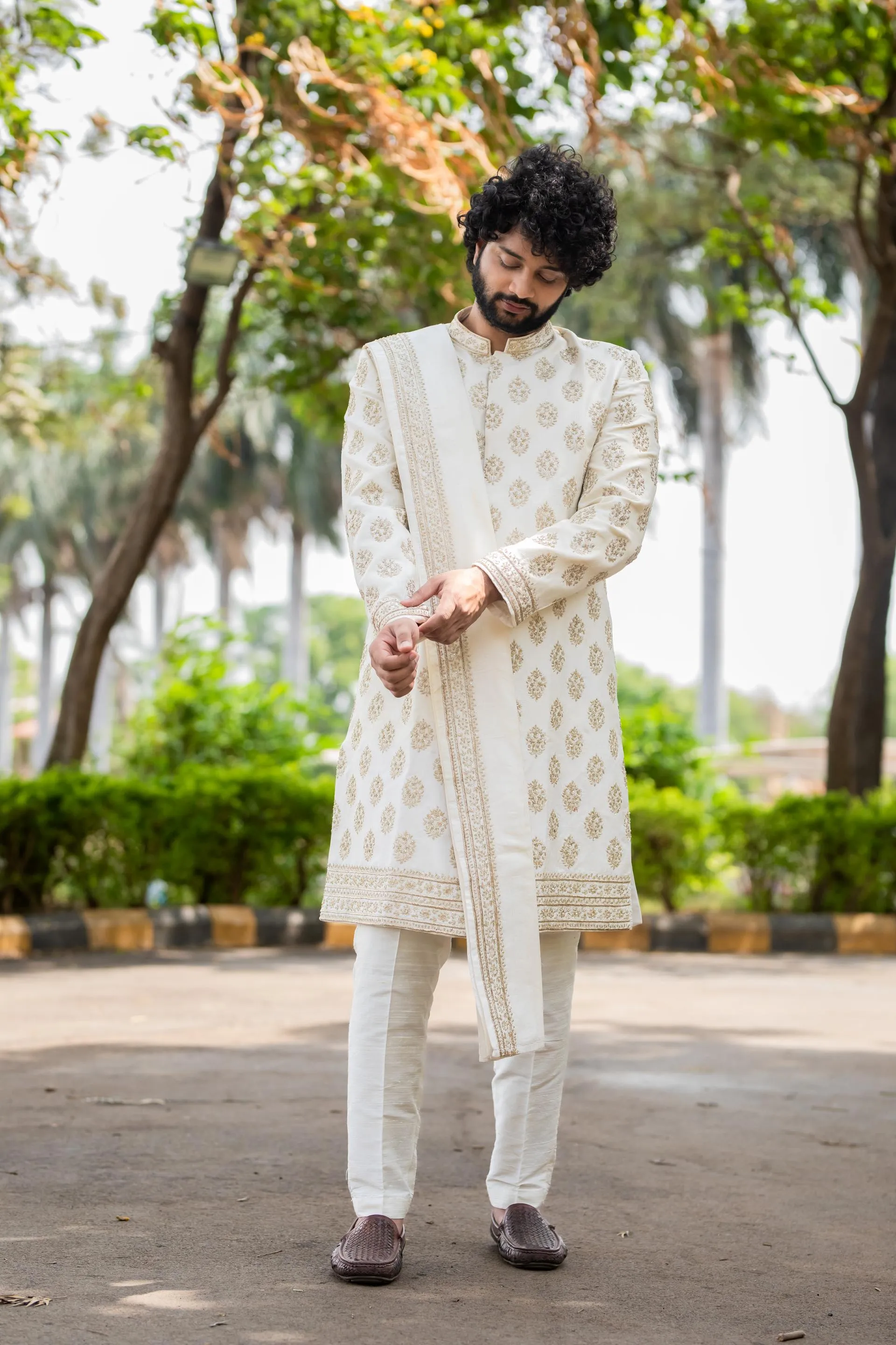 Men's Lysian Sliver Sherwani / Iysian Zardozi Sherwani / Iysian Emboridered Sherwani Set - Hilo Design